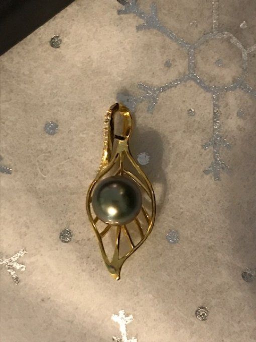 Pendentif Feuille Plaqué or