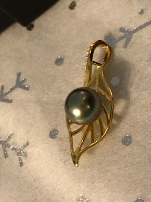 Pendentif Feuille Plaqué or